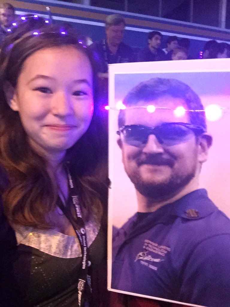 team1885's tweet photo. #flatgreg has team spirit! πππ #ilitestrong #omgrobots https://t.co/ImXN7FBqaF