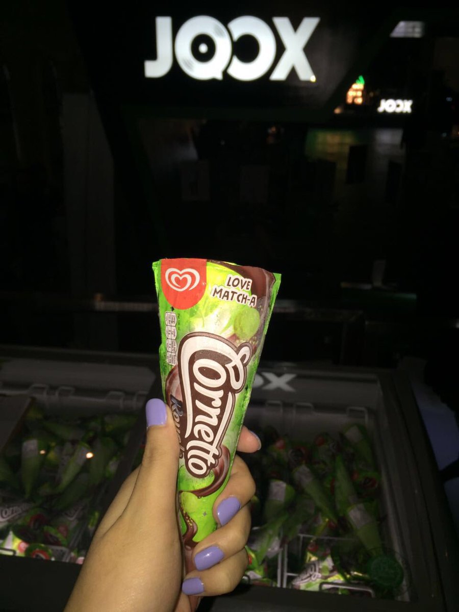 CornettoID's tweet image. RT kalo kamu setuju Cornetto #LoveMatcha lebih manis dinikmatin bareng si Dia di #JOOXLIVE :D