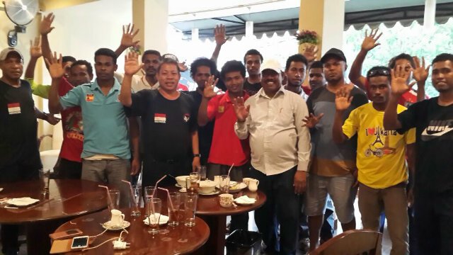 WorldCup2022INA's tweet photo. MSBI Papua Jayapura berdiri tegak #WorldCup2022INA @Sarman2022 @Sarman_MSBI_IFS @aprohansaputra @nandaputraashar https://t.co/LAbxMpdYBP