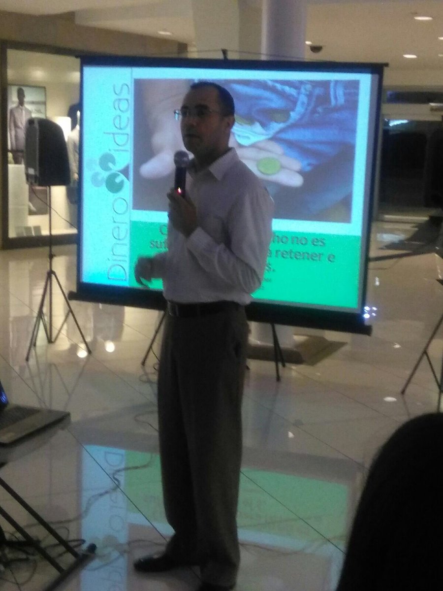 DINEROIDEASRD's tweet photo. Ayer en la #SEFIRD Emmanuel Jiménez enseñó cómo hacer un diagnóstico de situación financiera https://t.co/c9gCOIbCsV