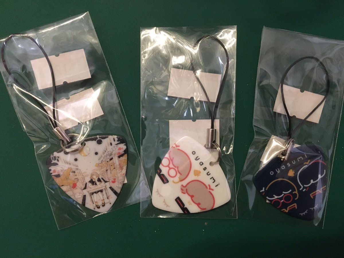 はらぺこ商店 Eveくんのピックストラップが大量に再入荷✨ 直筆サイン