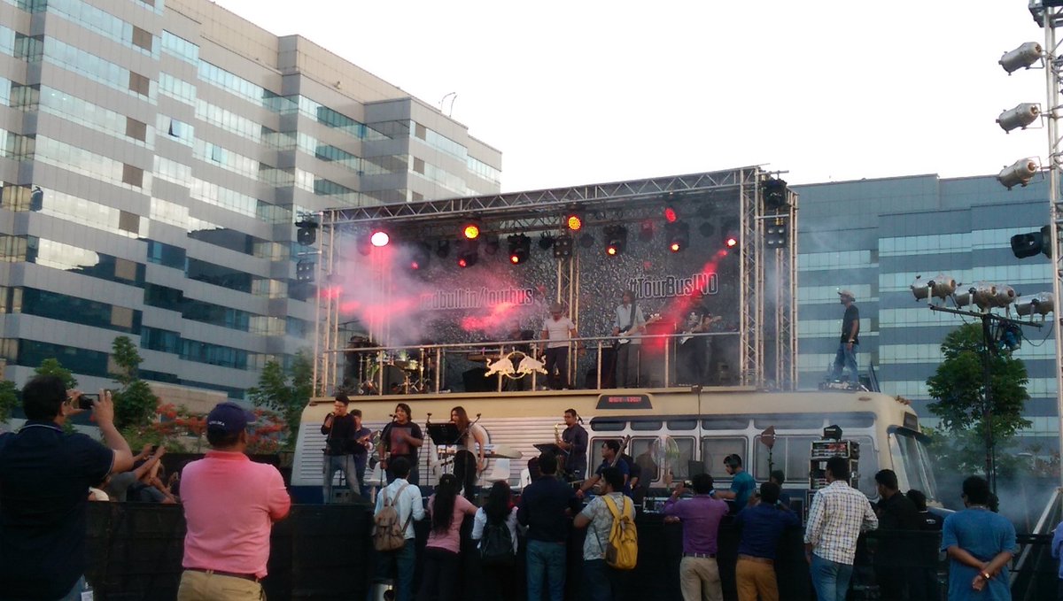 _BhaskarSharma's tweet photo. Classy start...Amit Trivedi on RedBull #TourBusIND in Bangalore https://t.co/irBFFylihc