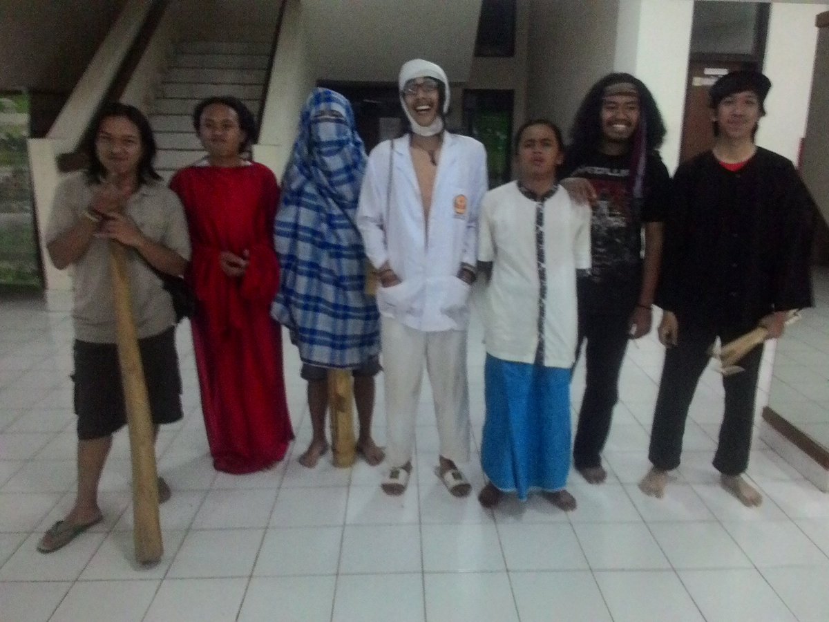 Sebelum bermain di <a href="/kspfair/">KSP FAIR 2016</a> 2016..
Dirgahayu KSP,jangan hilangkan semangatmu,teruslah berseni!!!!