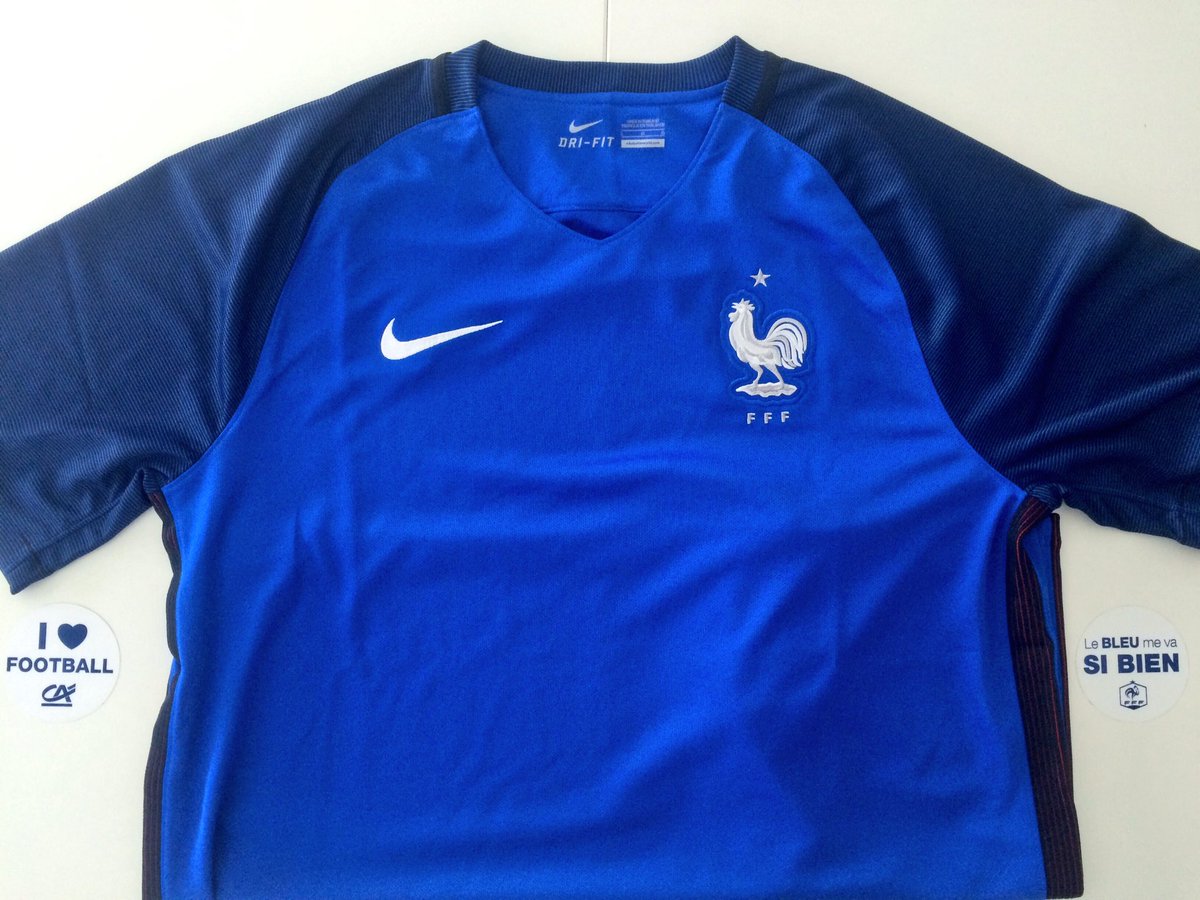 OnaTousunCôtéFoot ⚽️ (@tousuncotefoot) on Twitter photo L'@EURO2016 approche...
Pour supporter les Bleus, tente de gagner ce maillot :
1 Suis <a href="/tousuncotefoot/">OnaTousunCôtéFoot ⚽️</a>
2 RT
#CôtéFoot L'@EURO2016 approche...
Pour supporter les Bleus, tente de gagner ce maillot :
1 Suis <a href="/tousuncotefoot/">OnaTousunCôtéFoot ⚽️</a>
2 RT
#CôtéFoot