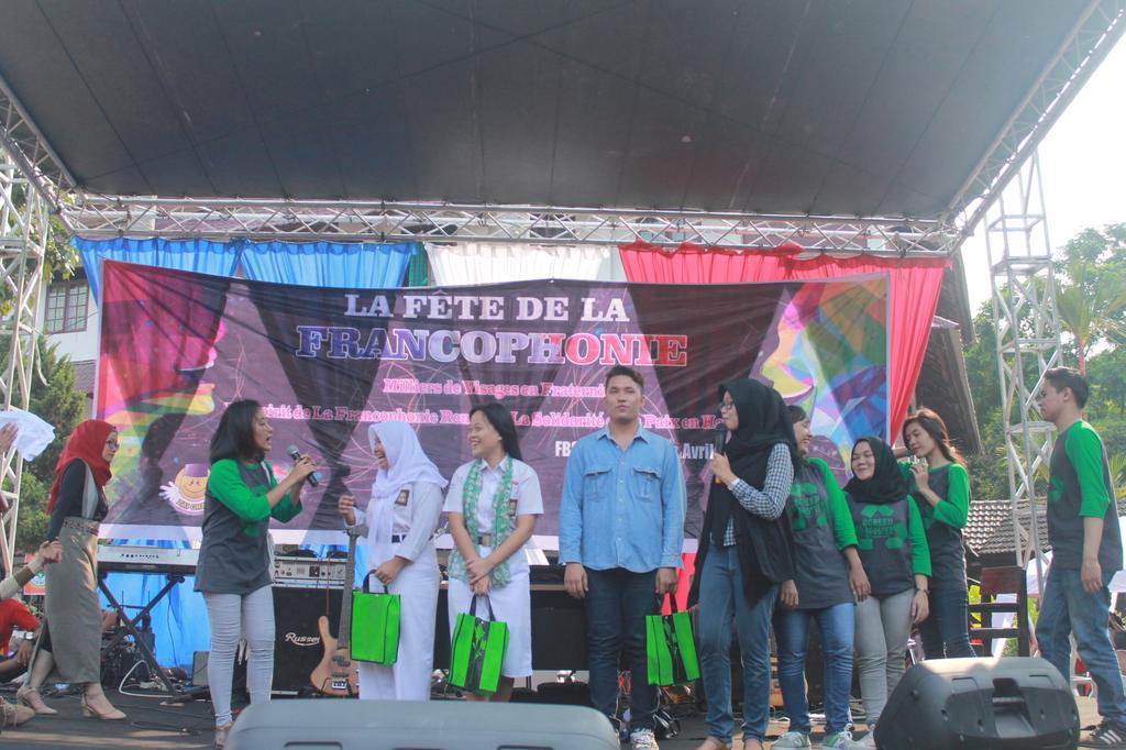 Sosialisasi pembuatan reusable bag dari baju bekas di acara La Fête de la Francophonie di FBS UNIMED, thankyou!