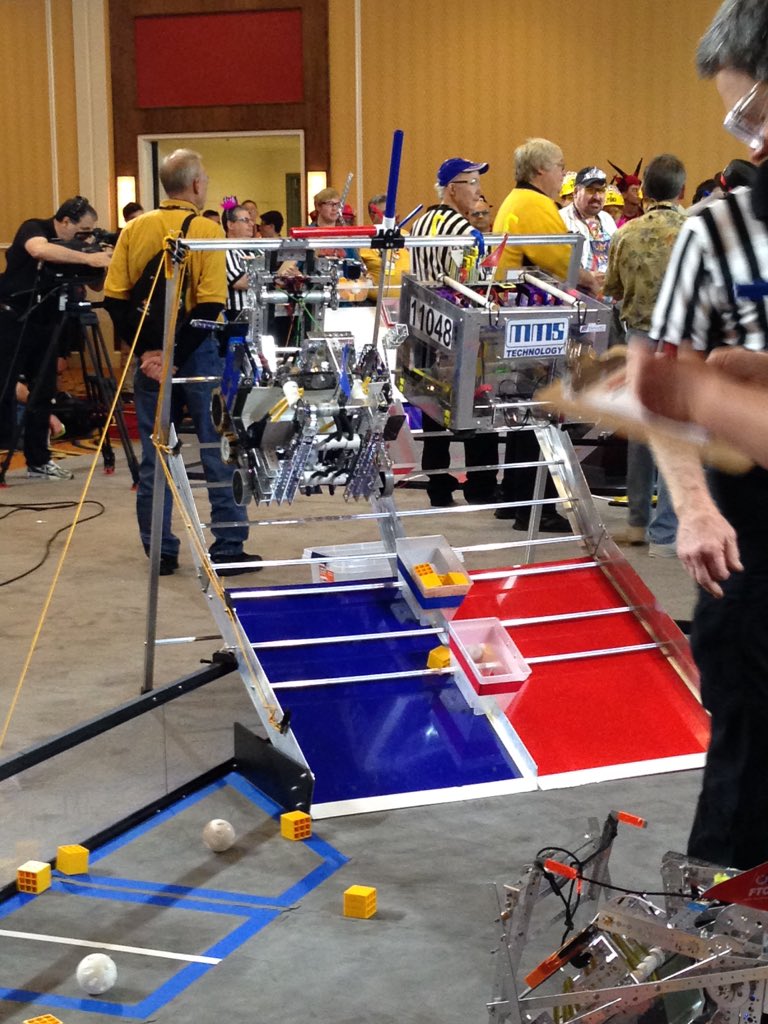 An awesome double hang with <a href="/FTC6451/">Tarpon Robotics</a> We won the match 363-181! #omgrobots #Worlds