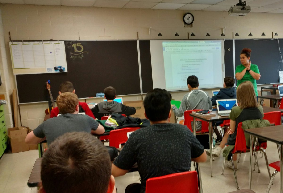 VTurner8's tweet image. Ms Silvestri &amp;amp; Britton demo our new SCS testing kiosk! #SCStrongtogether #Scstrongtech @cms_deitrick