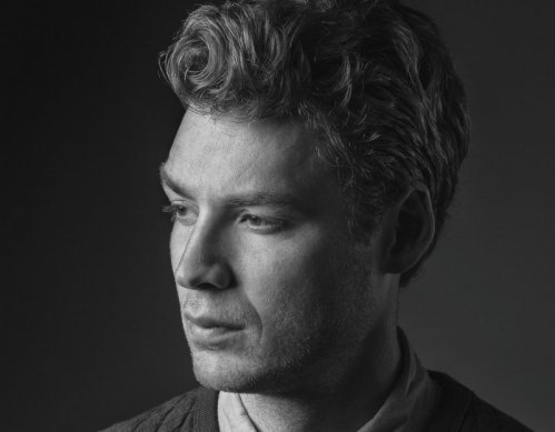 covermesongs's tweet photo. Hear a sparse, beautiful new @bjork cover by @justinleekeller. https://t.co/Os56VqoCvu https://t.co/CzMVQAb0TL
