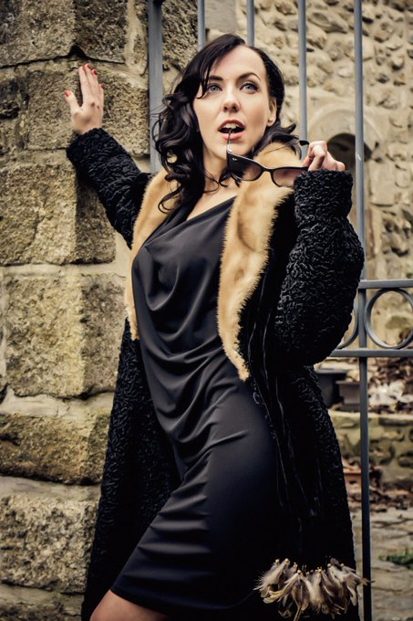 Shooting photos r&eacute;tro ! Gros bisous mes ch&eacute;ris ! #NGOT #Retro #Vintage #Shooting https://t.co/EHuVZT<a href="/tag/shooting"class="tags"><span>#shooting</span></a><a href="/tag/vintage"class="tags"><span>#vintage</span></a><a href="/tag/retro"class="tags"><span>#retro</span></a><a href="/tag/ngot"class="tags"><span>#ngot</span></a>