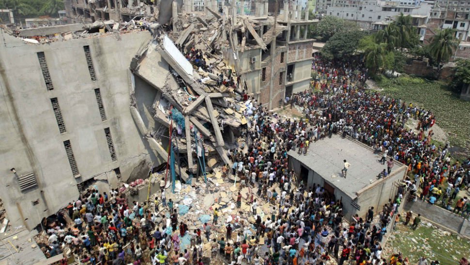 HistoriaYLucha's tweet photo. Los 1.100 trabajadores muertos de la fábrica de Inditex en Bangladesh también felicitan a Amancio Ortega. https://t.co/bK653Yy5uG