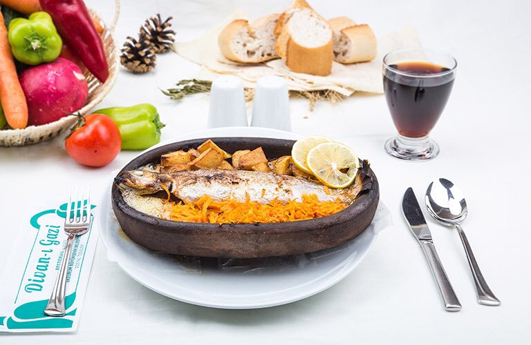 Ustalarımız tarafında özenle yapılıp sizlerin lezzetine sunuyoruz.Kiramitte Balık lezzetini tatmanızı tavsiye ederiz