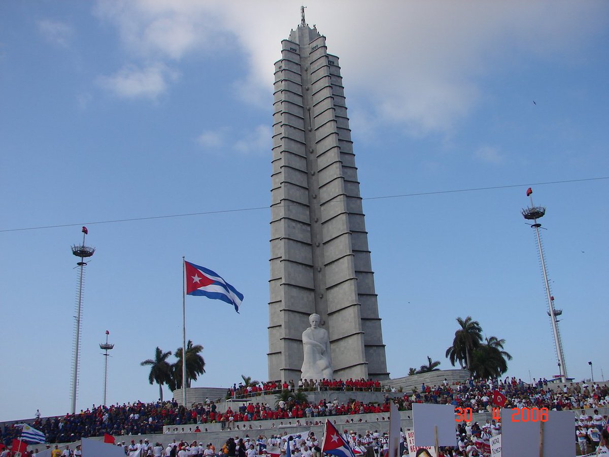 SNTECDCuba's tweet photo. #TodosMarchamos TEducadores cubanos  a desfilar este primero de Mayo. viva la Revolución, la Patria y el Socialismo. https://t.co/bjWq1AETng