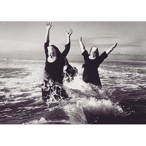 GirlPartyLondon's tweet photo. Double the fun - it's #Friday and a holiday weekend. Make like these sisters with your sisters!… https://t.co/Fxo6Z2kKV5