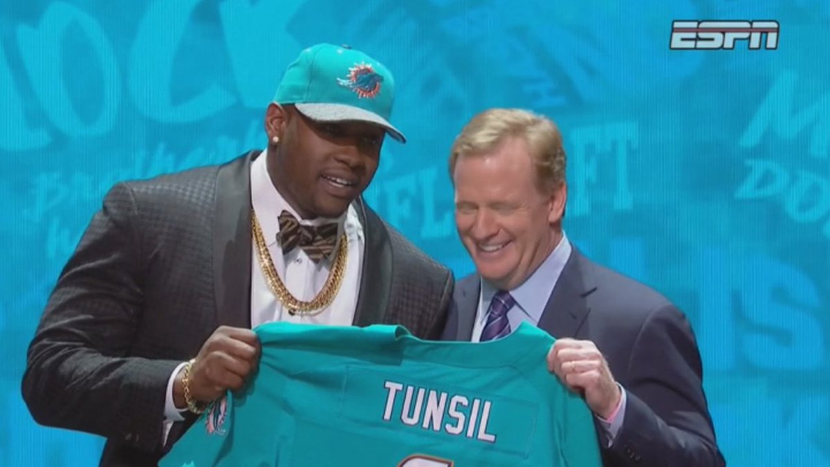 WATCH LIVE #Dolphins pick Laremy Tunsil NOT at team press conference b/c allergic reaction bit.ly/21jSs9R?utm_me… https://t.co/uSGiIMGRBU