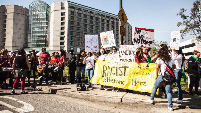 CNN's tweet photo. Demonstrators gather outside California GOP convention to protest Donald Trump https://t.co/lB9yRT3oJt https://t.co/x3dikP0Q0Q