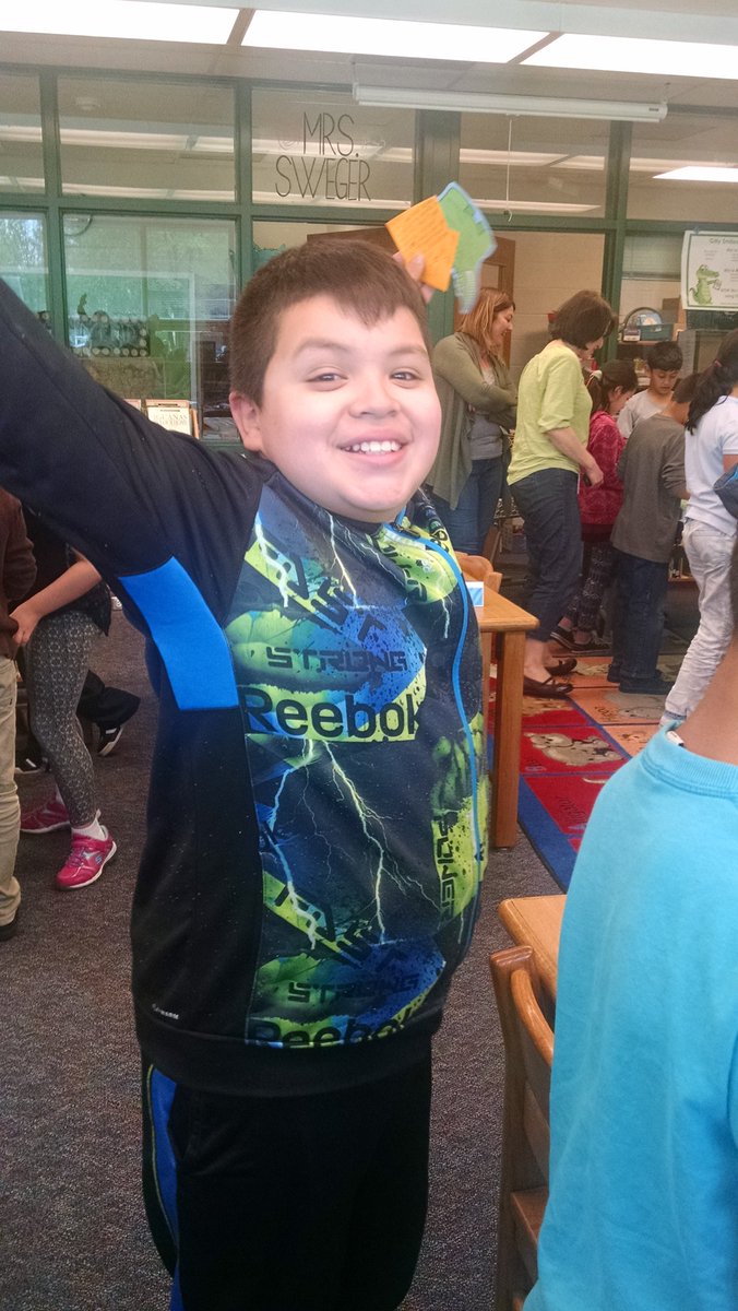 MrsLomansClass's tweet photo. The moment the hard work pays off. The kids are so proud, and love their notes! #VGLA #ggators16 @GuilfordEle https://t.co/c9L6YirBtf