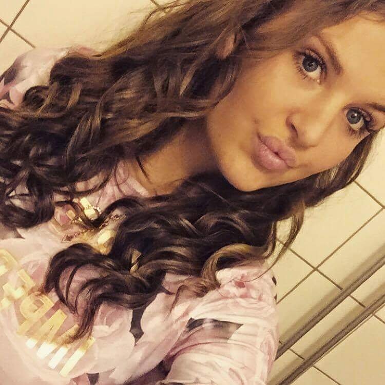 SalonOnePoint's tweet image. Mijn mooie dochter, ben zo trots op haar!