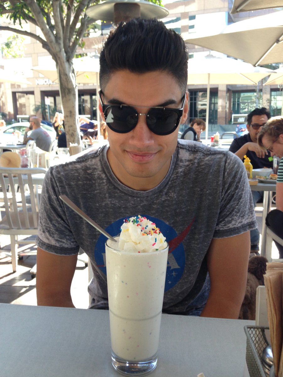 SivaKaneswaran's tweet photo. #HappyFriday, have a great weekend everyone! https://t.co/sXRFMSa8zK