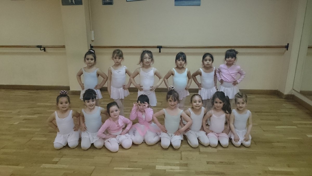 loidagrau's tweet photo. La #danza es compartir, la danza es para todas y todos. ¡Feliz #DiaInternacionalDeLaDanza! #Solidaridad #santboi https://t.co/Thqp40RR4m