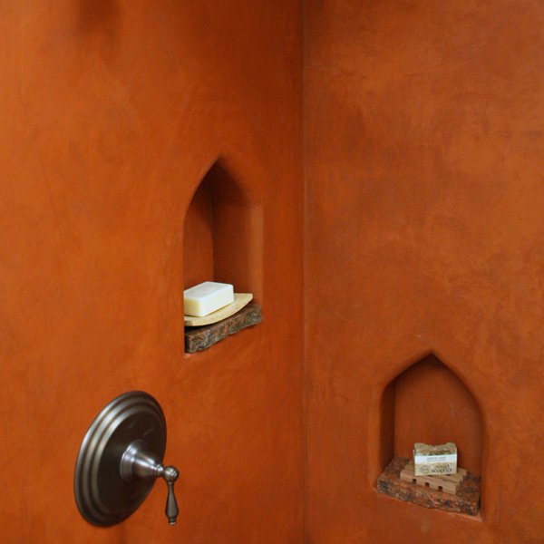HouseLogic's tweet photo. #Groutless Project Tip: Go for a Moroccan-inspired #bathroom with tadelakt shower walls. https://t.co/eGuRvehKPz https://t.co/bifaddeKxE