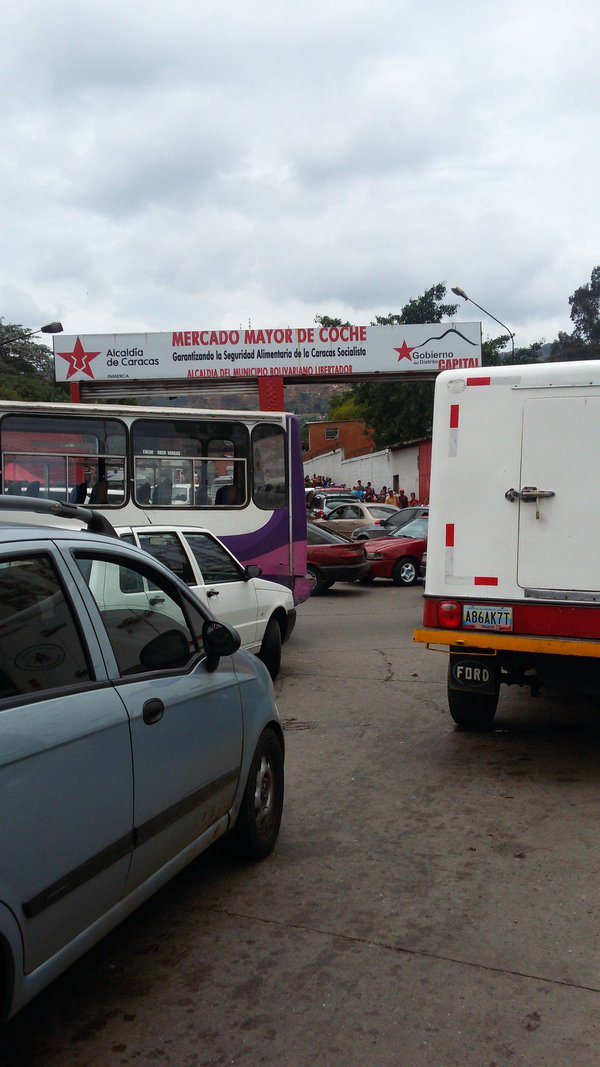 Denuncian enfrentamiento entre GNB y buhoneros en el Mercado Mayor de Coche
