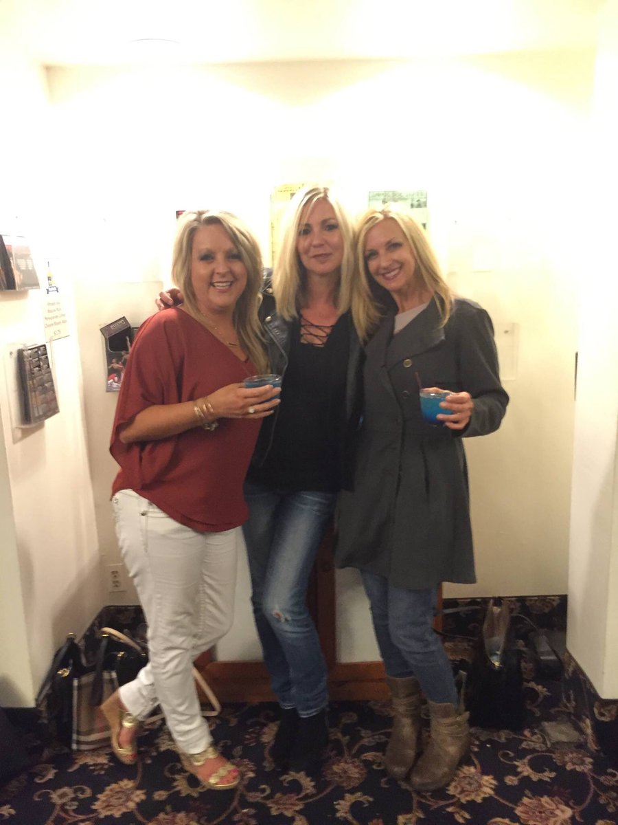Alex Cline On Twitter When Your Mom And Her Friends Are Ridiculously Hot My Moms In The Middle Alex Cline On Twitter When Your Mom And Her Friends Are Ridiculously Hot My Moms In The Middle