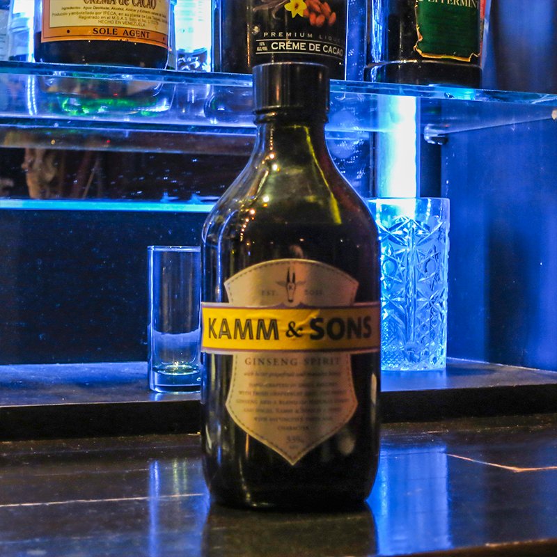 Kamm &amp; Sons se puede disfrutar por sí solo con hielo,con un mezclador de su elección o en una variedad de cócteles