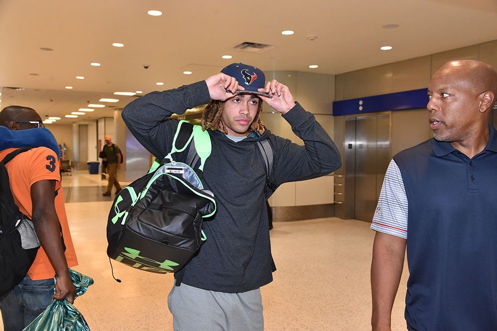 HoustonTexans's tweet photo. Will Fuller has arrived in Houston!

🤘 #WeAreTexans https://t.co/xHKcAjl5i0