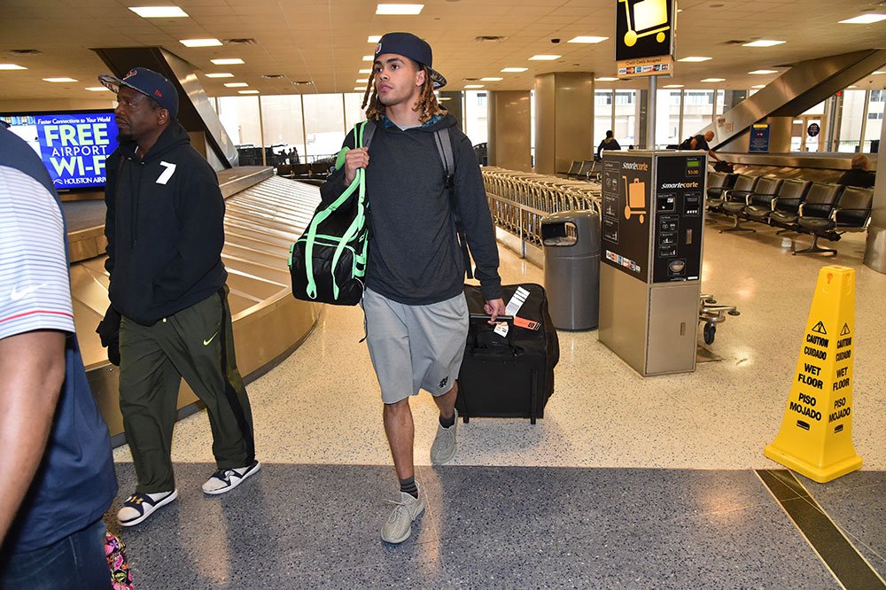 HoustonTexans's tweet photo. Will Fuller has arrived in Houston!

🤘 #WeAreTexans https://t.co/xHKcAjl5i0