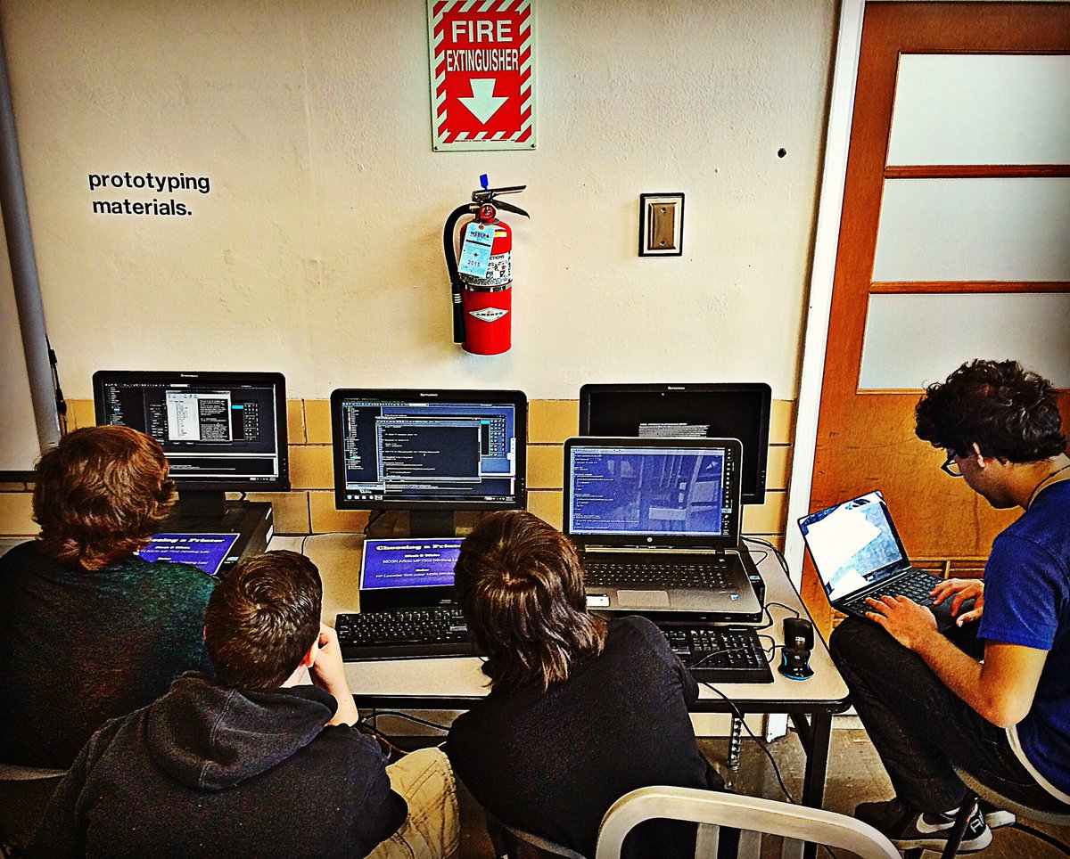 manuelherrera33's tweet photo. Some serious game design tinkering going on in @ahsroom15 with #gamemakerstudio #faillearnrepeat @yoyogames https://t.co/rFa88byiV4