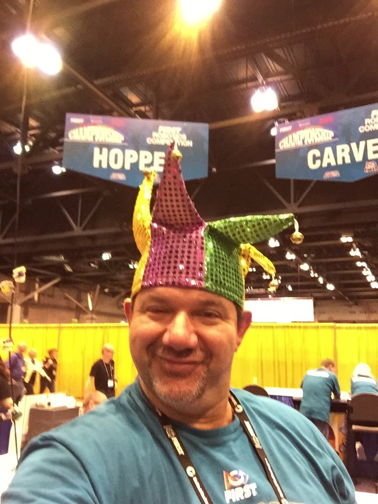 globafone100's tweet image. Volunteering @FIRSTRobitics. We are here to serve. This is one way I serve. In a bad hat. @nextlevellou #FIRSTrobots