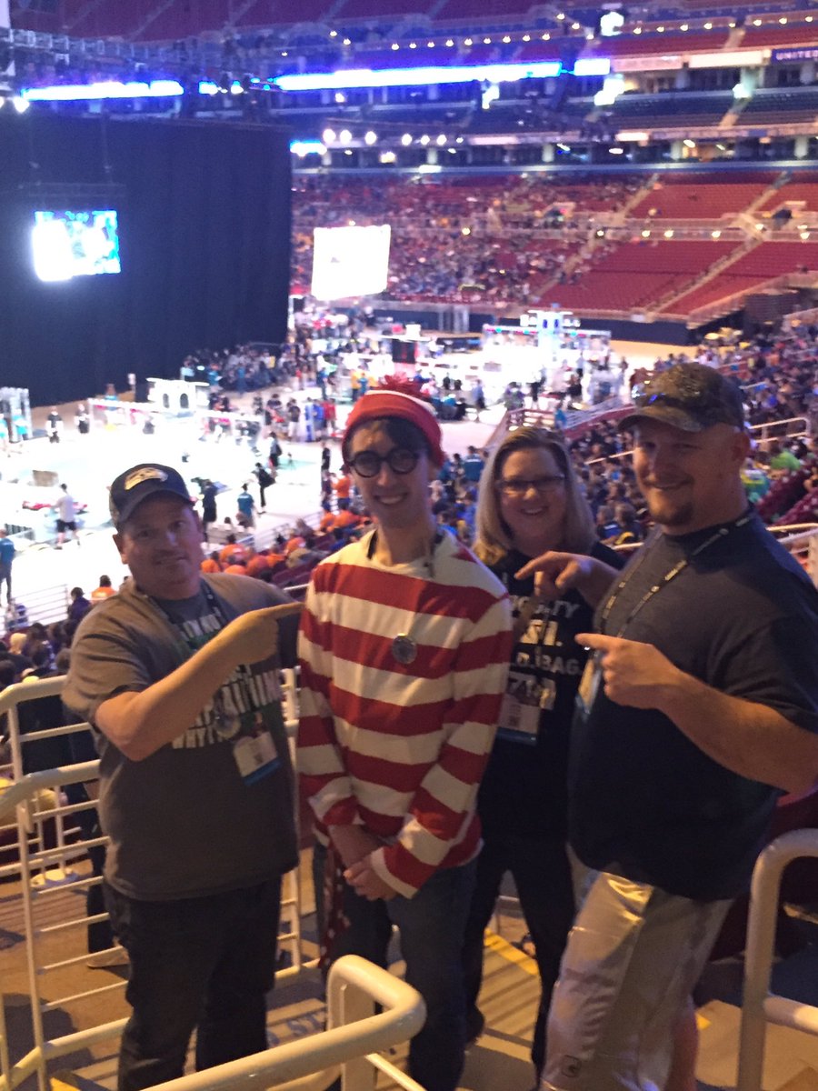 TechDiff4085's tweet photo. @swag4060 ITS WALDO! #FIRSTChamp #omgrobots #whereswaldo https://t.co/DNXBtrWJ9A