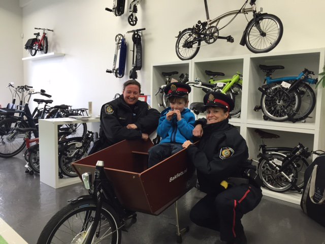 HRPS_Traffic's tweet image. Officers Gardner &amp;amp; McKenzie are onhand for @MaxsBigRide launch #GoMaxGo ^ao