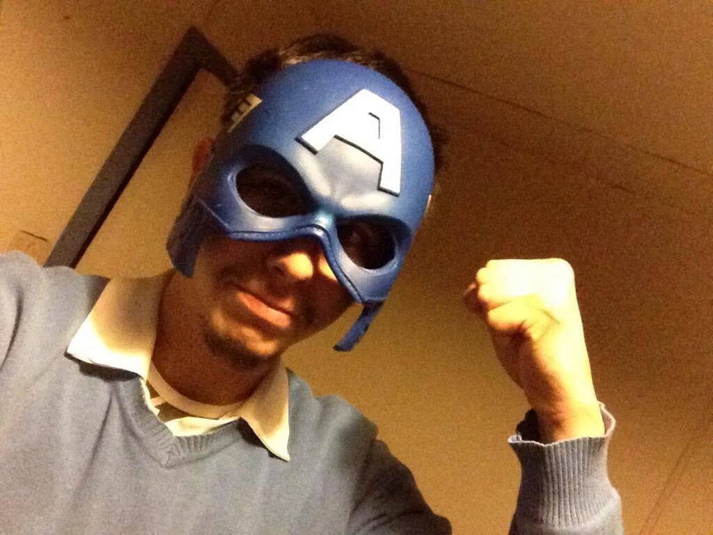 ElXufa's tweet photo. Ahora si me retiro, solo quería ser popular...#CapitanAmericaCivilWar #TeamCap (igual no iré a verla :/) https://t.co/wHPPKGdfM7