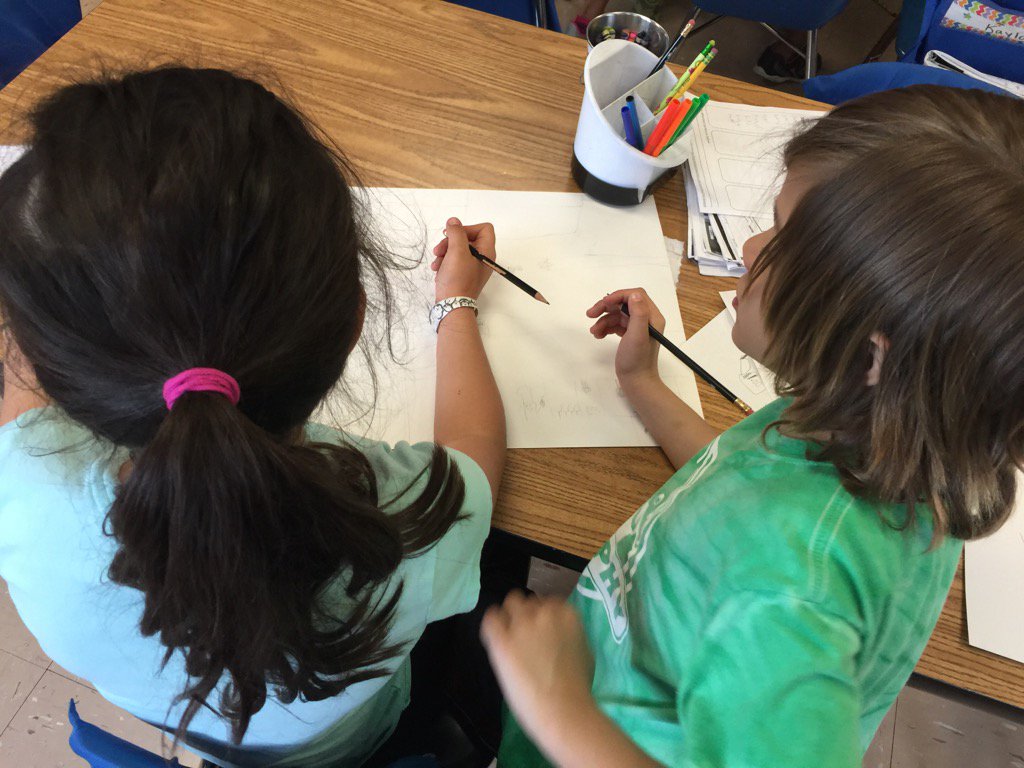 CurraMs's tweet photo. Future business owners hard at work. https://t.co/XiWVTHtCEc