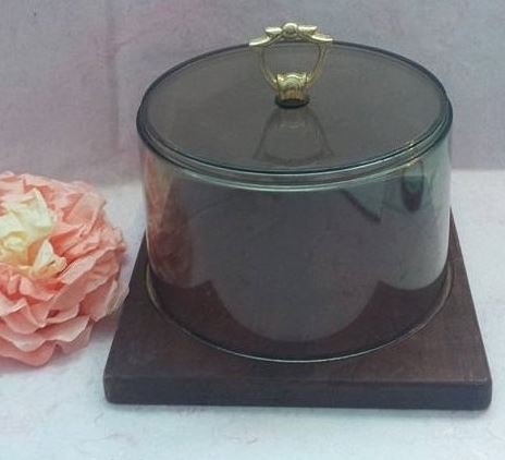 JunkYardBlonde's tweet photo. Mid Century Kromex Cheese Server https://t.co/YuOkTgrUNd #mcm #midcentury #kromex #cheeseserver #lucite https://t.co/Vg8C3eKbqK