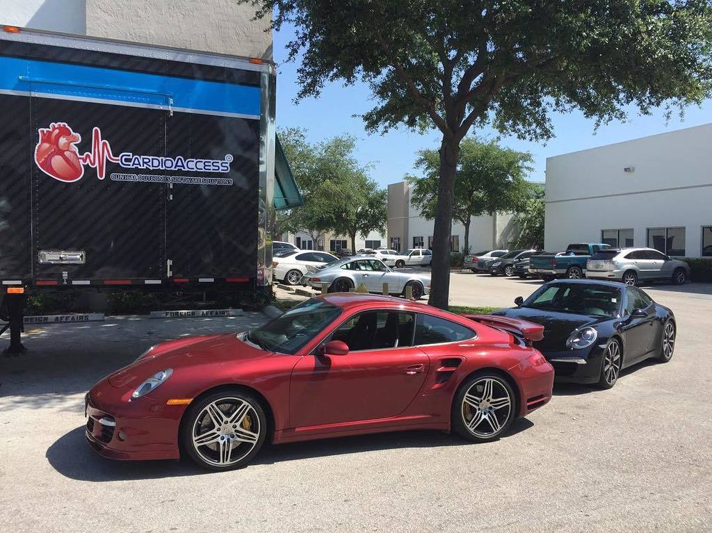 OnlyCarrera's tweet image. Who's ready for the weekend?

#4naffairs #2fam #porsche #porsche911turbo #porscheturbo #997 #991 #911 #bmw #335is #…