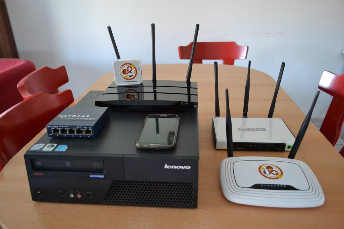 BenLuet's tweet photo. Testing the new #Gluon with #OverTheBox and #Freifunk! https://t.co/hgyeZTbTbP