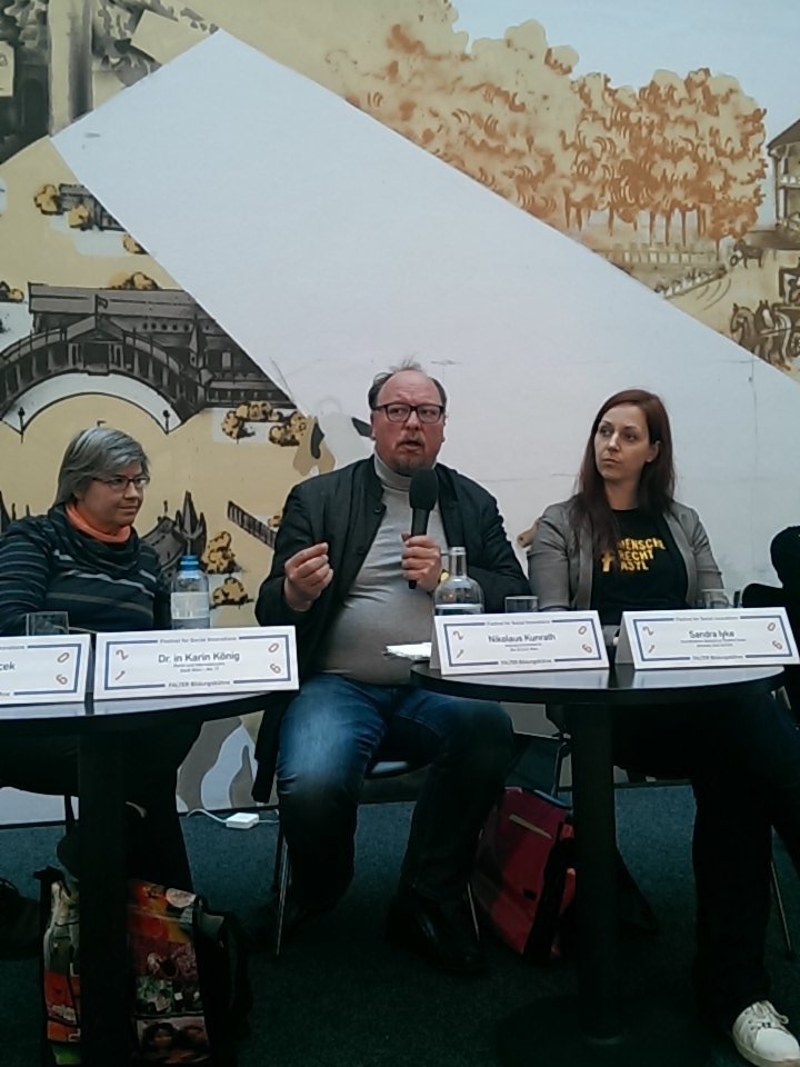 AmnestyAustria's tweet photo. Nikolaus Kunrath, Grüne Wien: Bildungsarbeit, um rechtsextremen Parolen zu begegnen. #menschenrechtasyl #rapagainst https://t.co/v8THViASD7