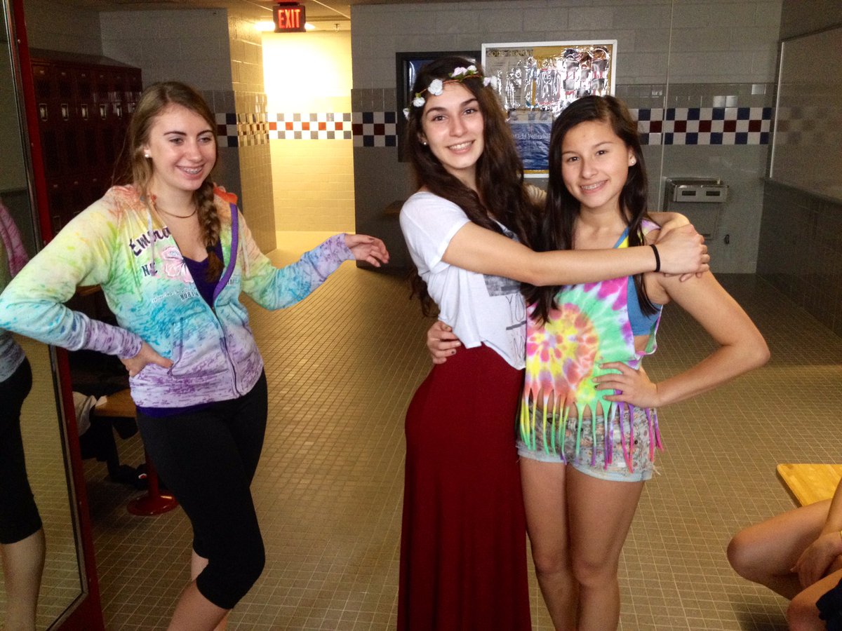 KBacherman's tweet photo. #FroshbackFriday #stuartprom16 @bethany_e @briannaaa84 https://t.co/MvxjWV8FH5