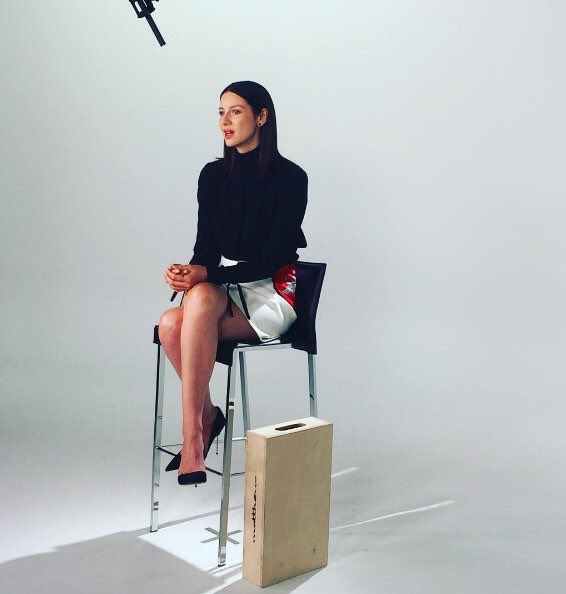 OutlanderxWorld's tweet photo. Caitriona Balfe at the Yahoo TV studios today https://t.co/tmY1cUUlSW