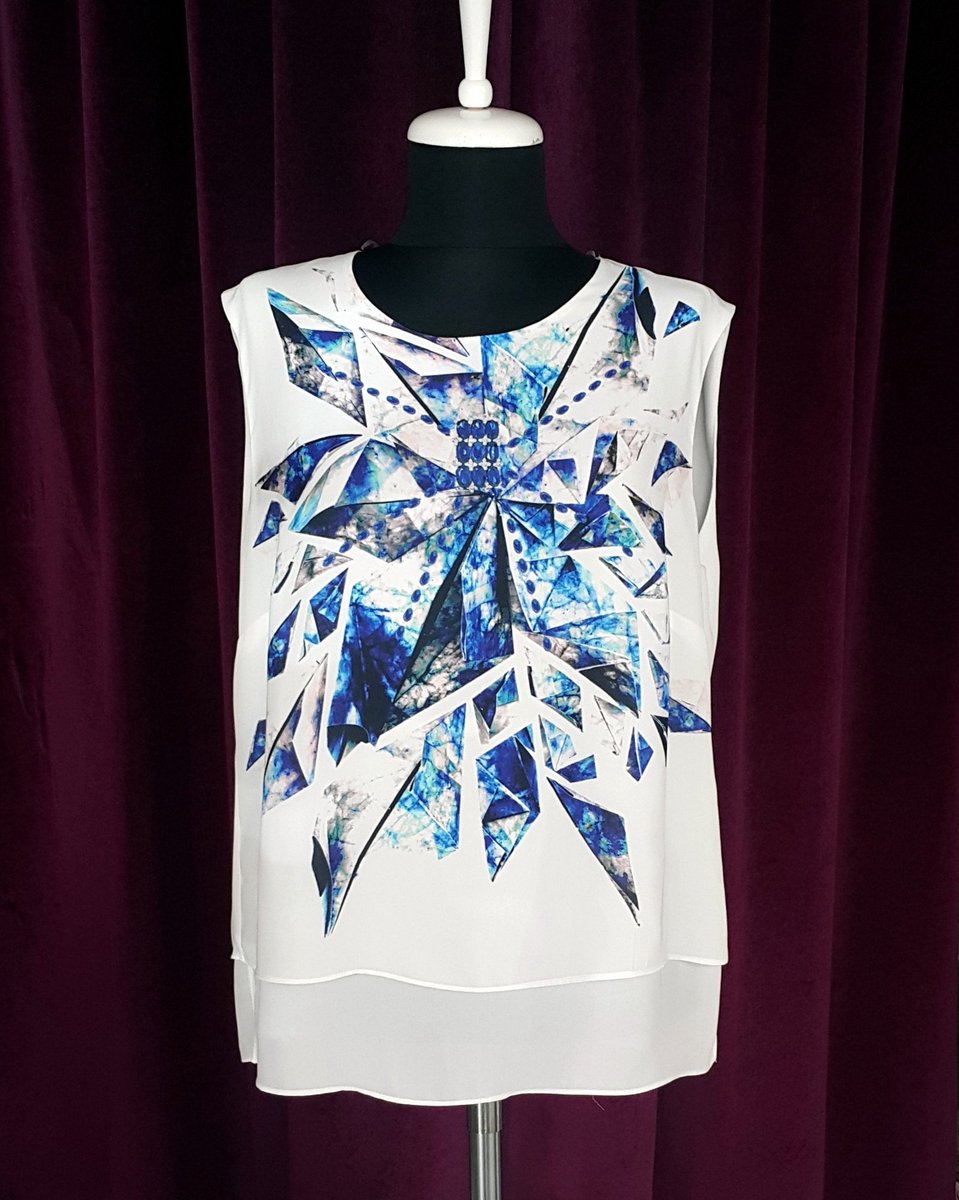 Anneler günü için geri sayım başladı!Annelerin en sevdiği parça bluzdur.Farklı modeller için mağazamıza bekliyoruz.