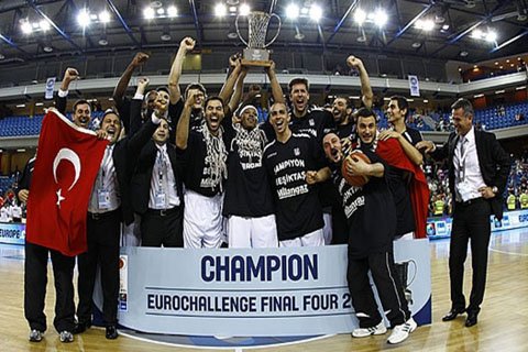BasketBJK's tweet photo. Beşiktaş erkek basketbol takımı, 4 sene önce bugün 29 Nisan 2012'de Debrecen'de Eurochallenge Kupası'nı kazanmıştı. https://t.co/YF0BVOqQ4g