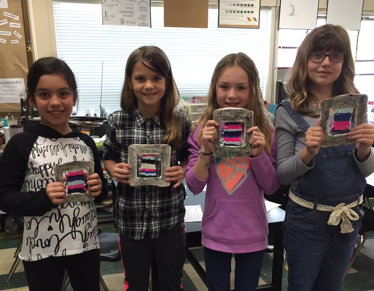 MrsLawrence7's tweet photo. Students have PRIDE in their work! Finished weavings! @PaddyHillTweet @GreeceCentral @GCSDsuper https://t.co/JdiFmcAnuB