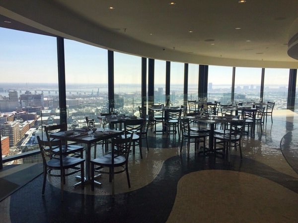 legermainhotels's tweet photo. Félicitations @LoureiroHelena pour l'ouverture de son restaurant #Portus360 #MTL https://t.co/R2gEGn1lFj ^ac https://t.co/ZwT6YDbPxN