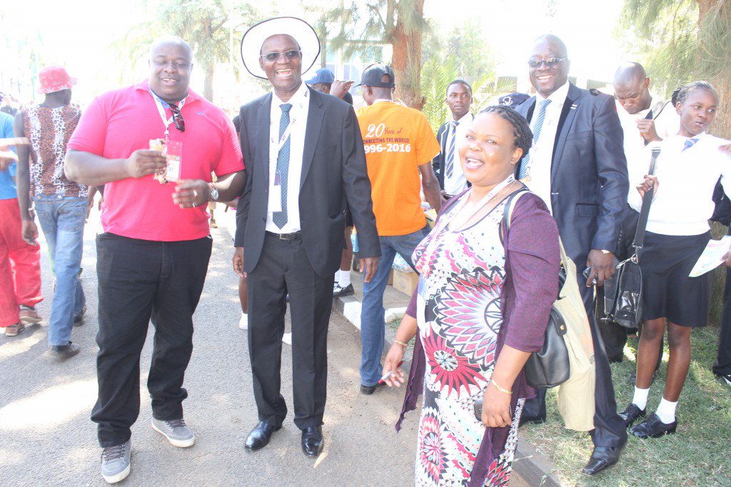 ProfJNMoyo's tweet photo. With @caesarzvayi &amp; @MabasaSasa &amp; @annahstacia at ZITF this afternoon! https://t.co/lGeh6X3iUh
