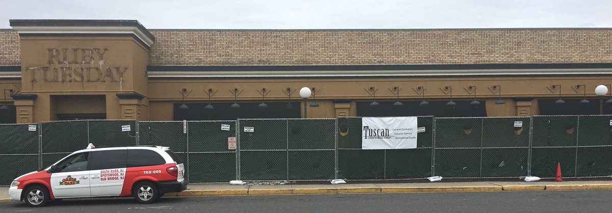kevintmcevoy's tweet photo. Coming soon @redrobinburgers #BrunswickSquareMall #EastBrunswick https://t.co/zmlRHOD1Mk