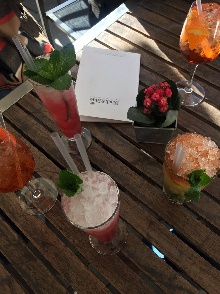 Arcadia_Deborah's tweet photo. Cocktail o'clock, hello bank holiday weekend! 🍹 😎@BlackBlueGroup @Arcadia_Talent https://t.co/iZpYmlUeMC