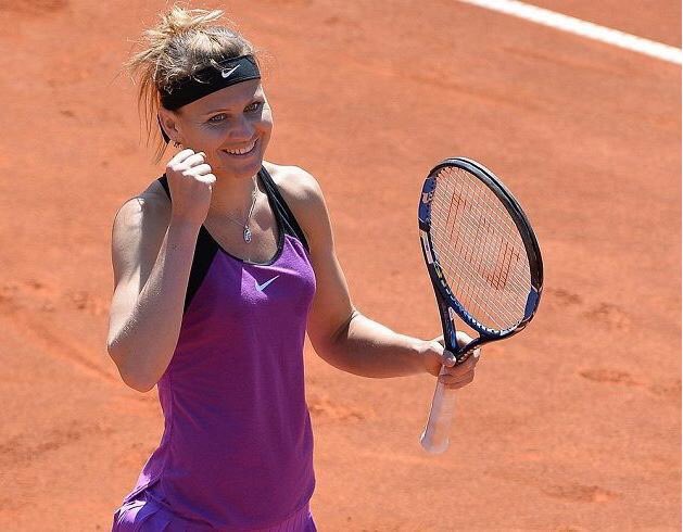 LUCIE SAFAROVA ChOTaSBXEAAbjAV