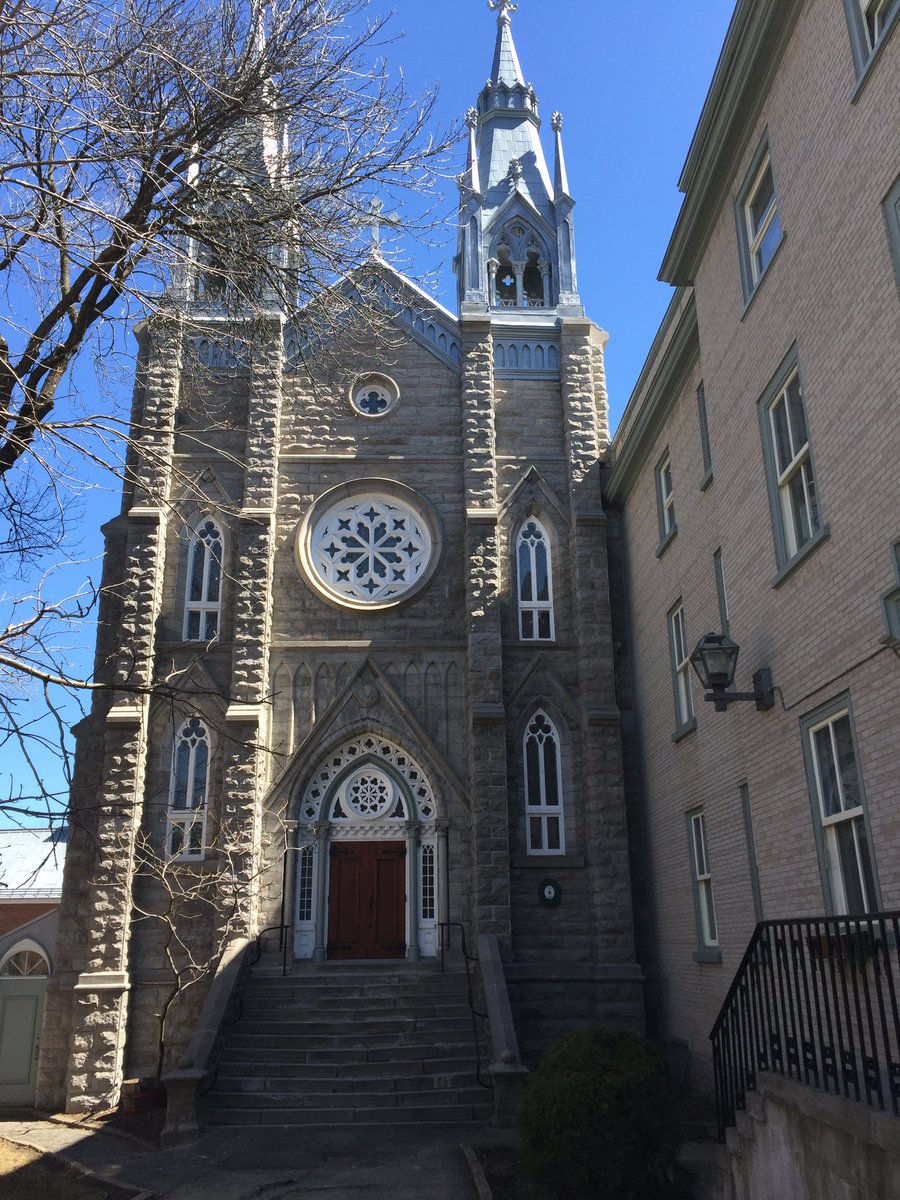 osalvas's tweet photo. We had a great time touring Old Quebec with our twins this morning! #lecolebilingue #div2leb https://t.co/ZYA14spgvh